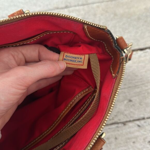 Vintage Dooney And Bourke Pebbled Leather Domed 2 Way Handbag - Picture 7 of 7